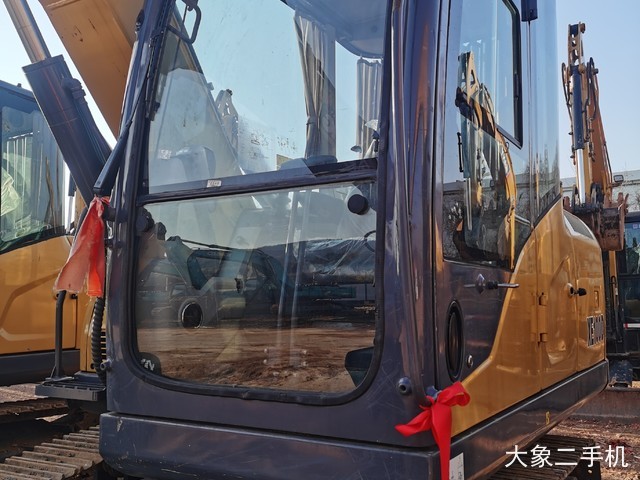 徐工 XE75D 挖掘机