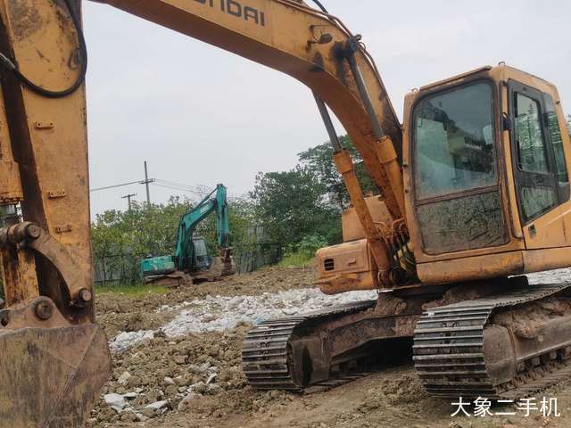 现代 R150LC-7 挖掘机