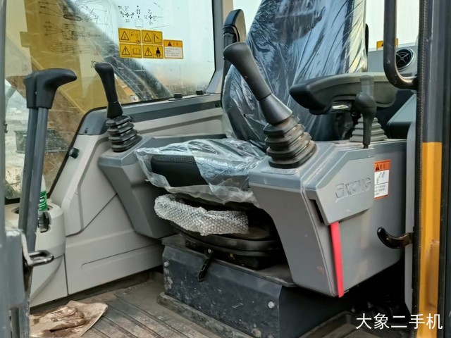 徐工 XE75D 挖掘机