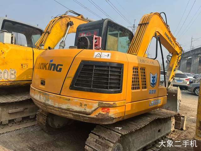 龙工 CDM6075 挖掘机