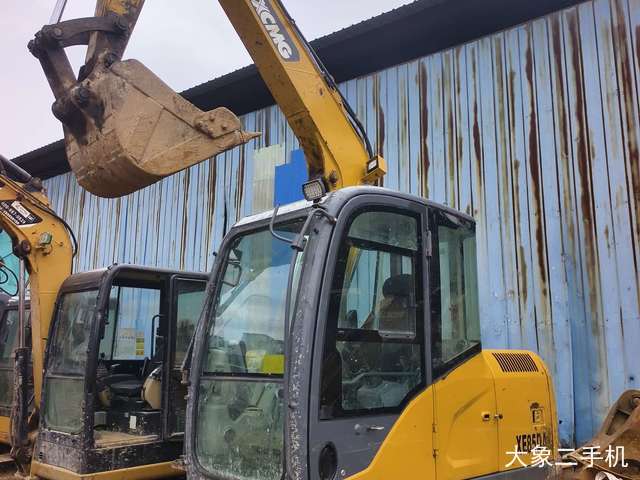 徐工 XE75D 挖掘机