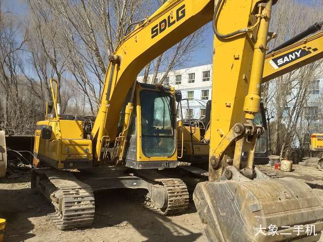 山东临工 E6135F 挖掘机