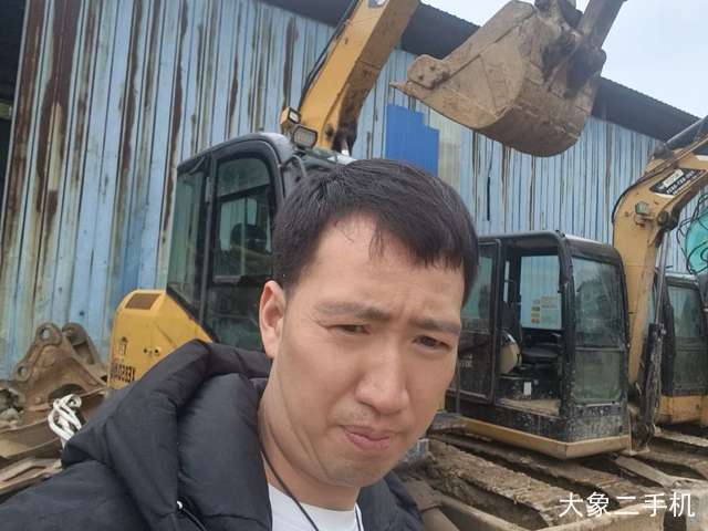 徐工 XE75D 挖掘机