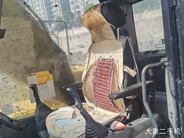 小松 PC210-8 挖掘机