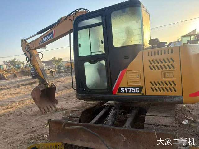 三一重工 SY75C 挖掘机