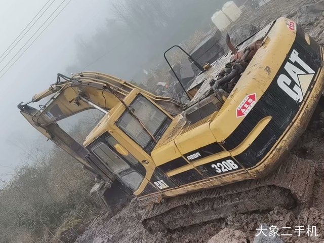 卡特彼勒 320B 挖掘机