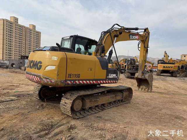 徐工 XE135D 挖掘机
