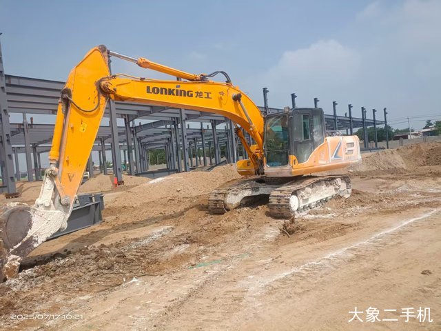 龙工 LG6225E 挖掘机