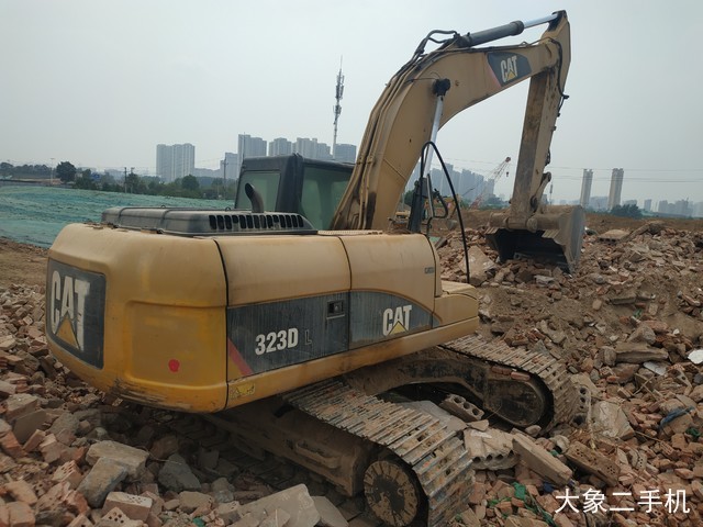 卡特彼勒 323DL 挖掘机