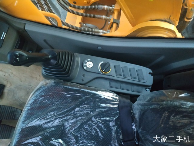 龙工 LG6225E 挖掘机