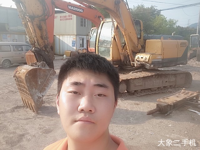 现代 R150LC-9 挖掘机