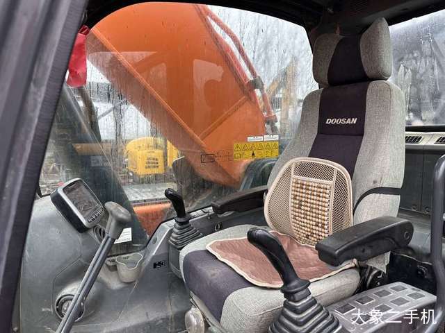 斗山 DH300LC-V 挖掘机