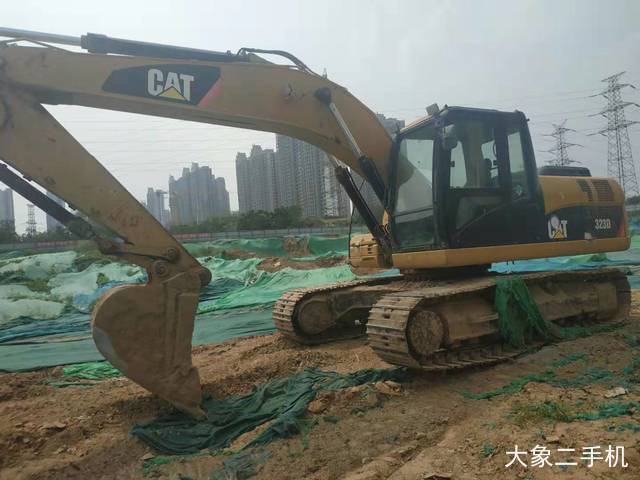 卡特彼勒 323DL 挖掘机