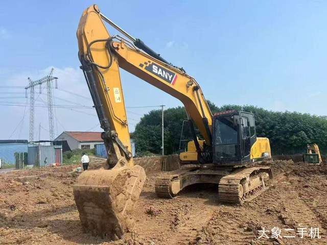 三一重工 SY215C-10 挖掘机