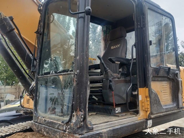 三一重工 SY215C-9 挖掘机