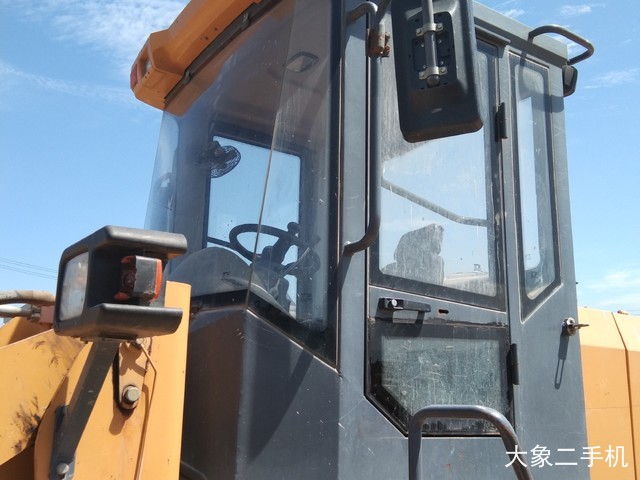 龙工 LG833B 装载机