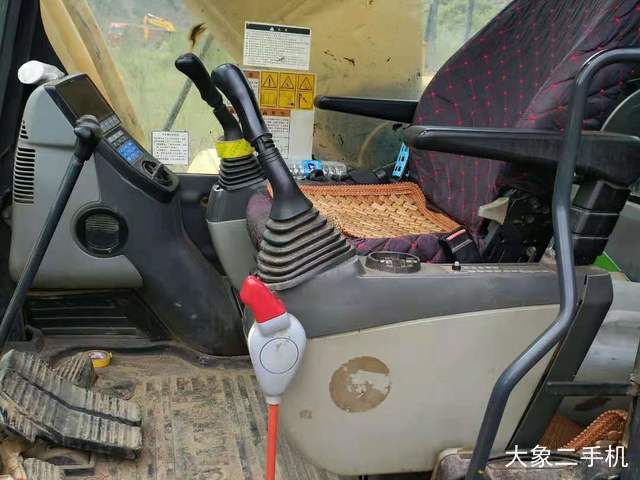 小松 PC240LC-8 挖掘机