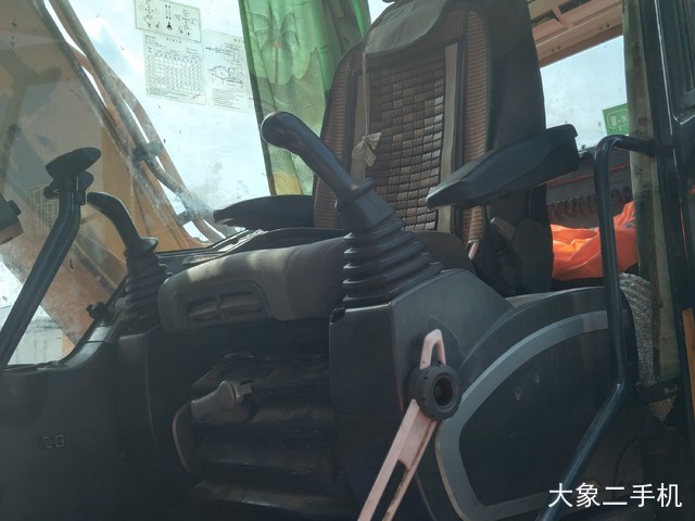 现代 R150LC-9 挖掘机