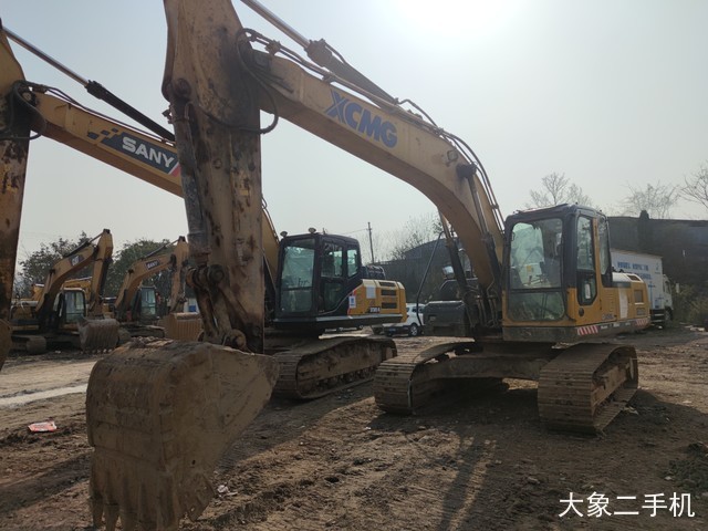 徐工 XE215D 挖掘机