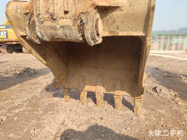 徐工 XE215D 挖掘机