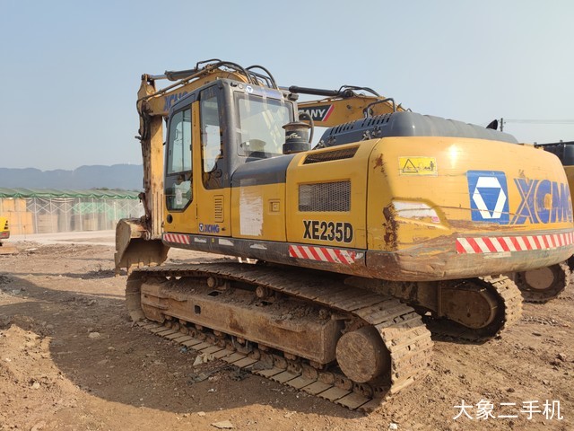 徐工 XE215D 挖掘机