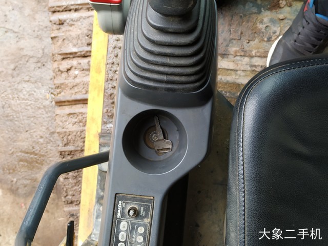 小松 PC240LC-8 挖掘机