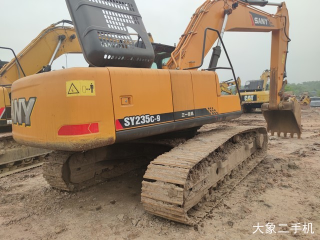 三一重工 SY235C-9 挖掘机