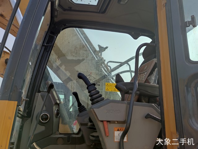 徐工 XE215D 挖掘机