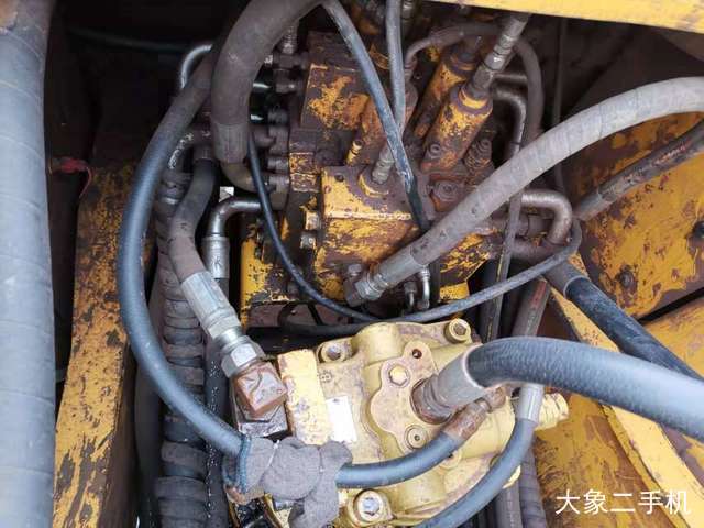 现代 R225LC-7 挖掘机