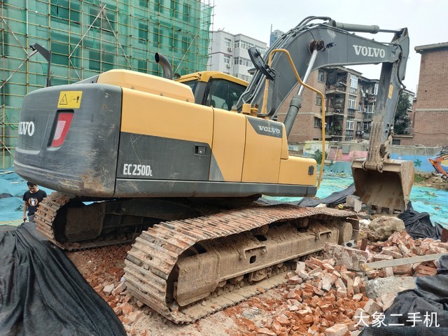 沃尔沃 EC220DL 挖掘机