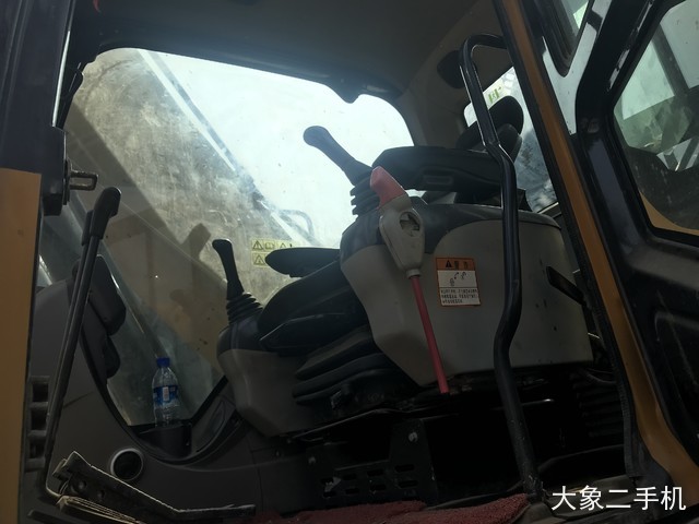 徐工 XE215C 挖掘机