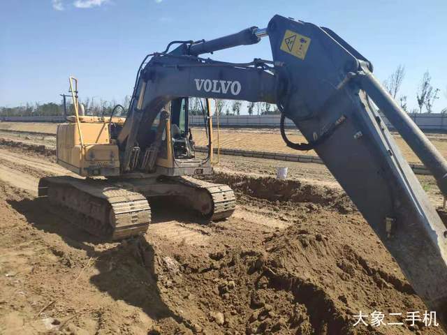 沃尔沃 EW140B 挖掘机