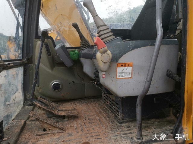 徐工 XE135B 挖掘机