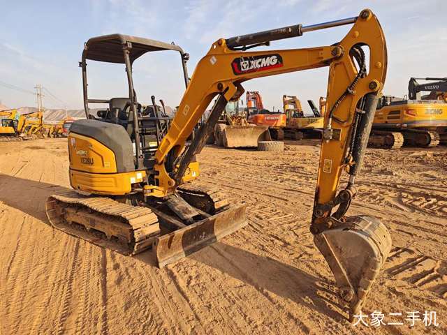 徐工 XE18 挖掘机