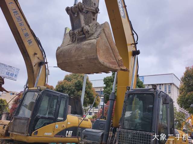 徐工 XE270DK 挖掘机