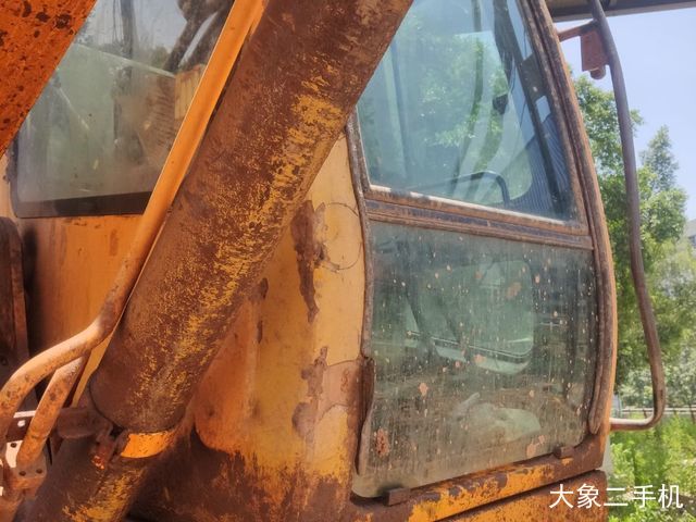 现代 R225-7 挖掘机