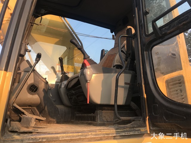 小松 PC220-8M0 挖掘机