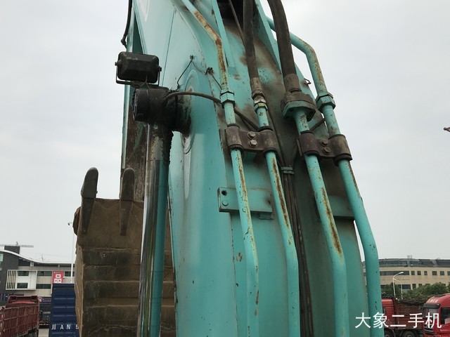 神钢 SK210LC-8 挖掘机