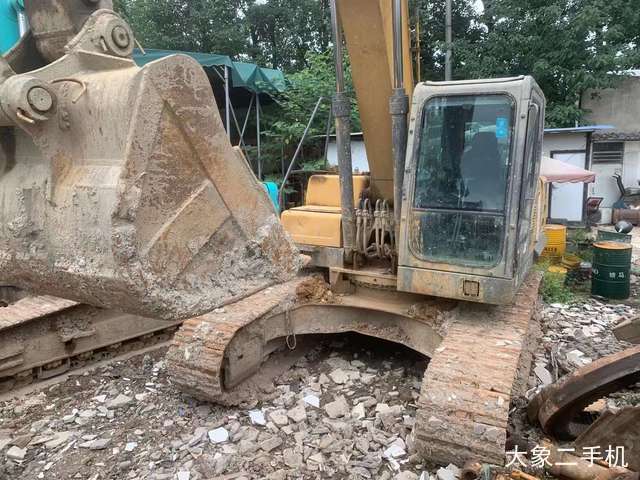 雷沃重工 FR220E 挖掘机