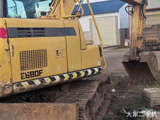 山东临工 E680F 挖掘机