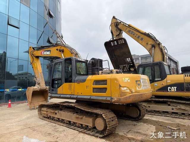 徐工 XE270DK 挖掘机