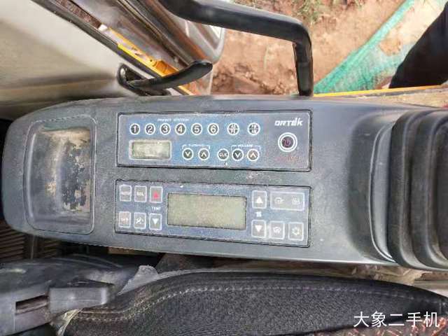 龙工 LG6225E 挖掘机