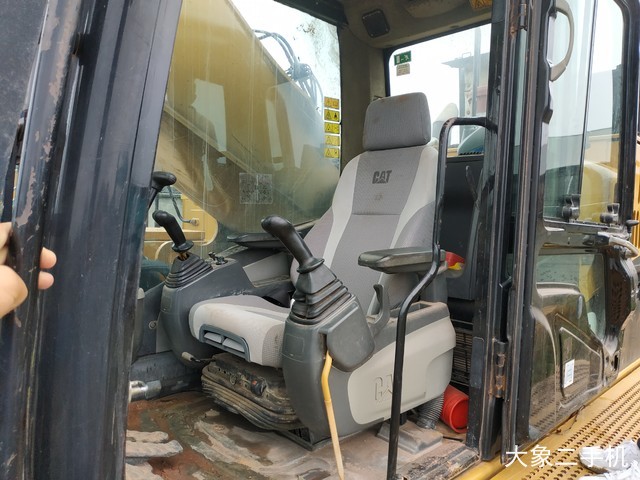 卡特彼勒 374DL 挖掘机