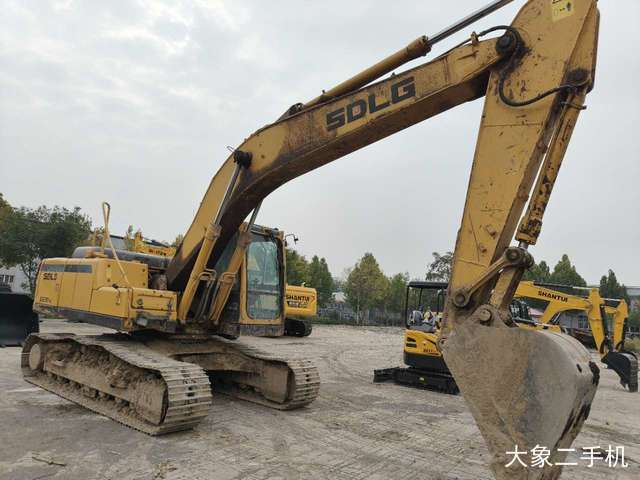 山东临工 E7150F 挖掘机