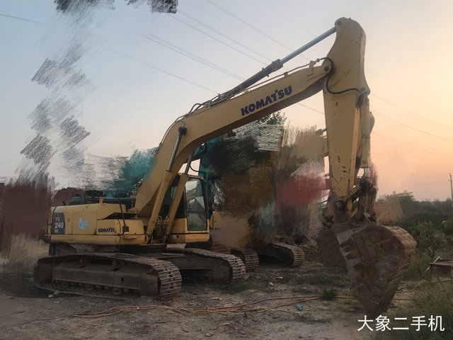 小松 PC240LC-8 挖掘机