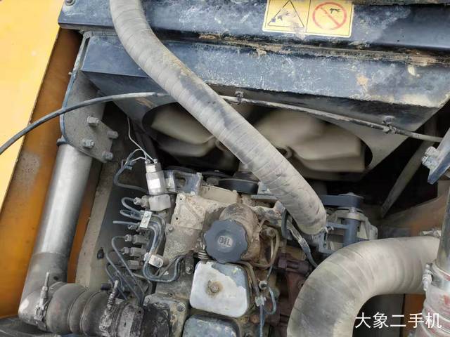 现代 R215-7 挖掘机