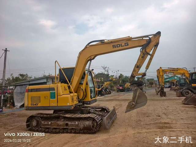 山东临工 E680F 挖掘机