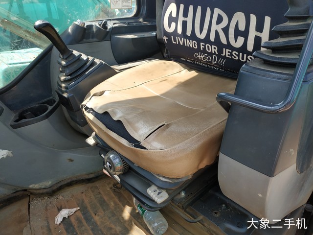 神钢 SK270D-8 挖掘机