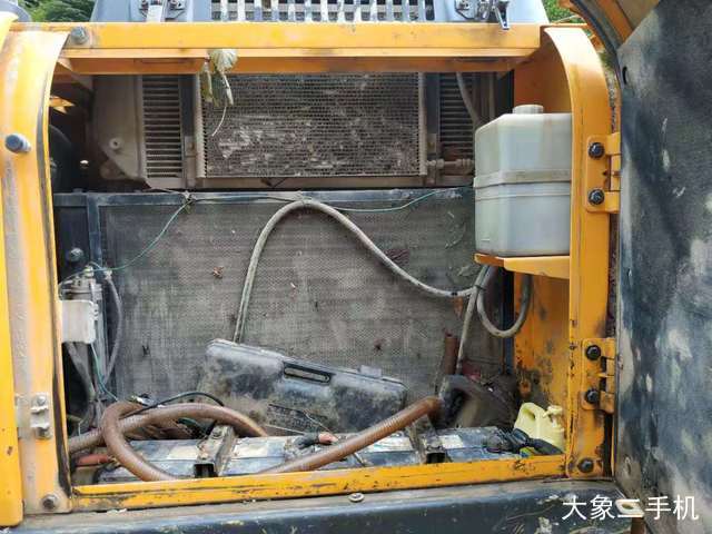 现代 R215-7 挖掘机