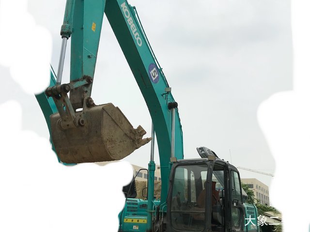 神钢 SK210LC-8 挖掘机